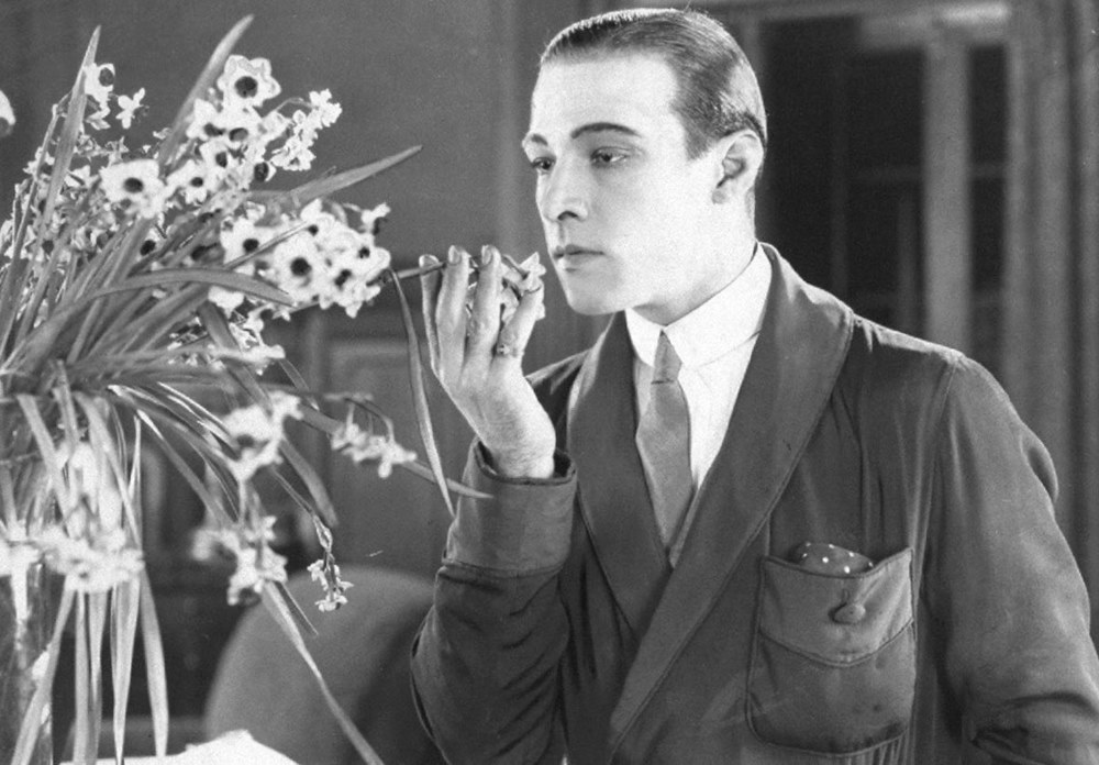 Rudolph Valentino died from complications after undergoing and apendectomy. His Last Word Before He Passed Was ‘Madre’